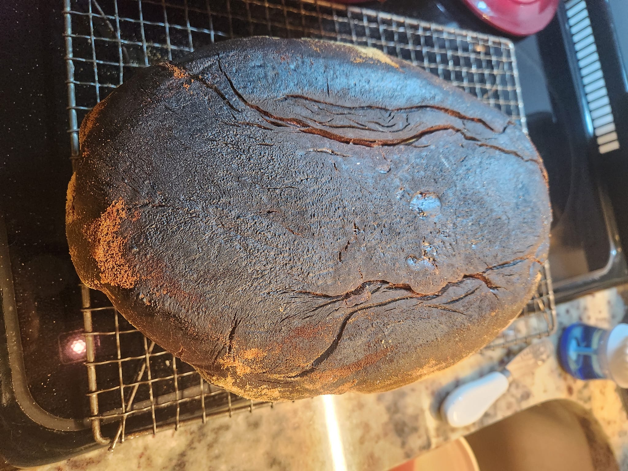 Pan quemado por fuera y crudo por dentro